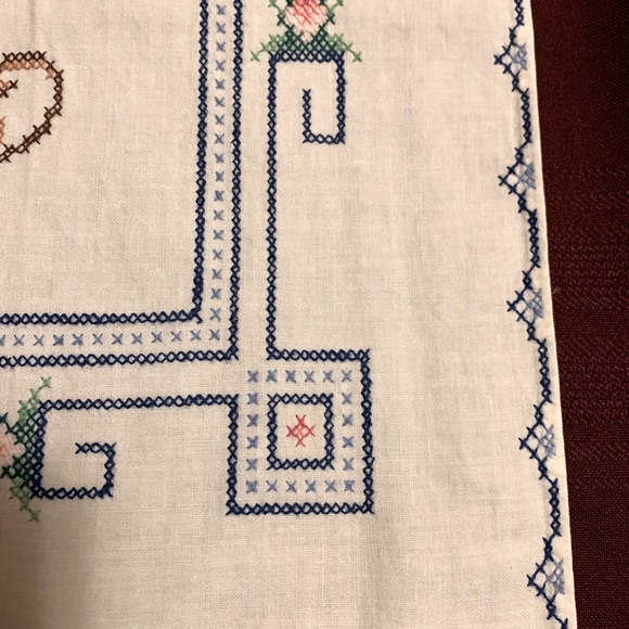 🌸 Vintage Hand-Embroidery Cross-Stitch Tablecloth from Poland - Picture 5 of 6